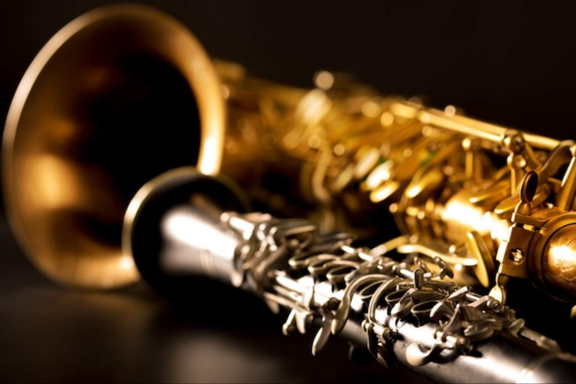 musique-classique-saxophone-tenor-clarinette-noir_79295-705-576637818.jpg